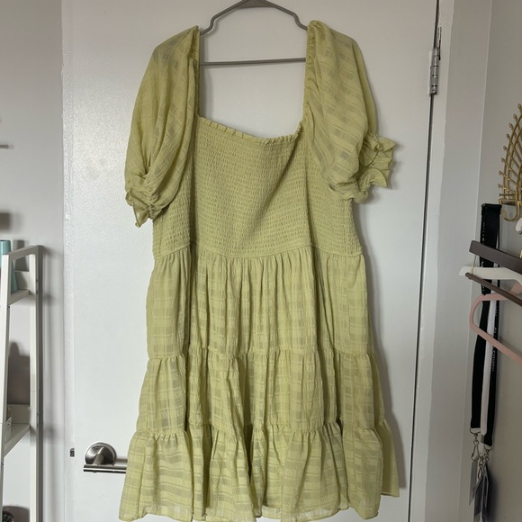 Arula Green Summer Dress - Picture 3 of 3